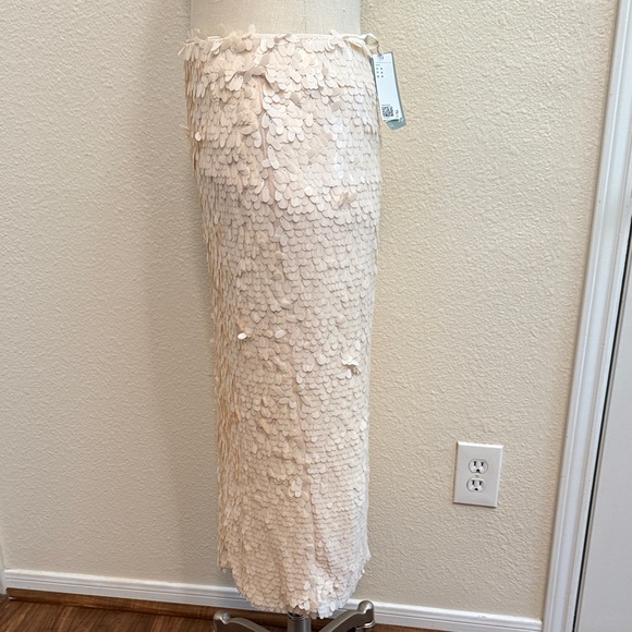 Elegant Cream Sequin Skirt - Picture 5 of 7